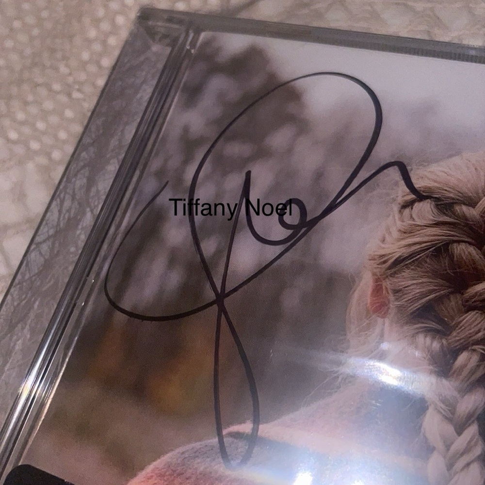Taylor Swift Sealed Signed Evermore - Picture 6 of 6